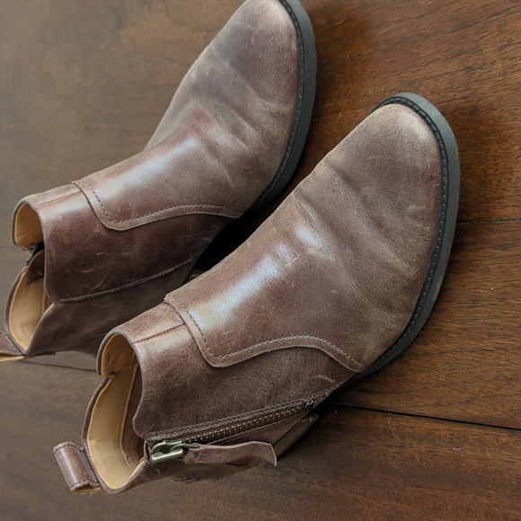 UGG Shoes - Ugg 8 brown leather boots